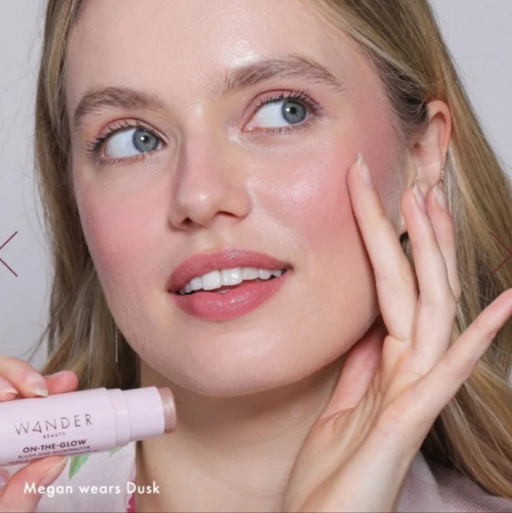 🎉2•$20/3•$28🎉 WANDER BEAUTY On-the-Glow Blush And Illuminator In Dusk